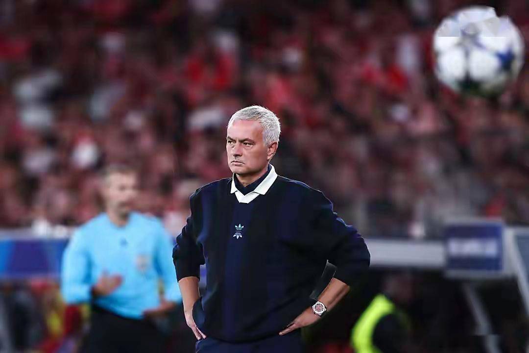 500万投入！穆帅携26冠回归本菲卡，10天能破8分差距吗？